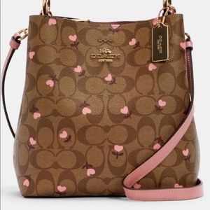 Coach Bucket Bag With Hearts Clearance Sale, UP TO 50% OFF | www Coach Bucket Bag With Hearts Clearance Sale, UP TO 50% OFF | www